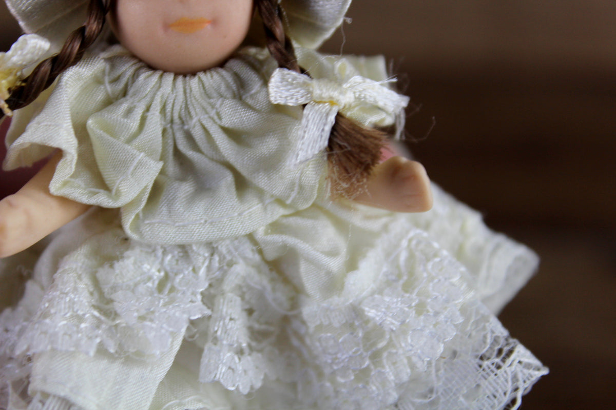 Artisan-Made Vintage 1:12 Dollhouse Porcelain Bisque Girl Figurine in – The Mustard Dandelion Artisan-Made Vintage 1:12 Dollhouse Porcelain Bisque Girl Figurine in – The Mustard Dandelion