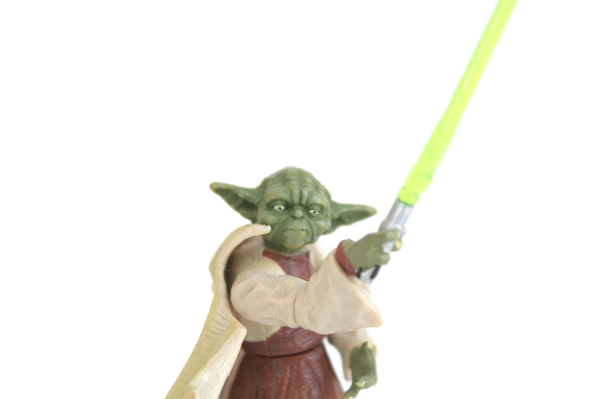 Vintage Star Wars 2004 Yoda Action Figure with Cape & Green