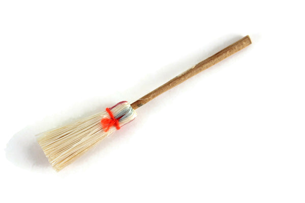 Vintage 1:12 Miniature Dollhouse Broom