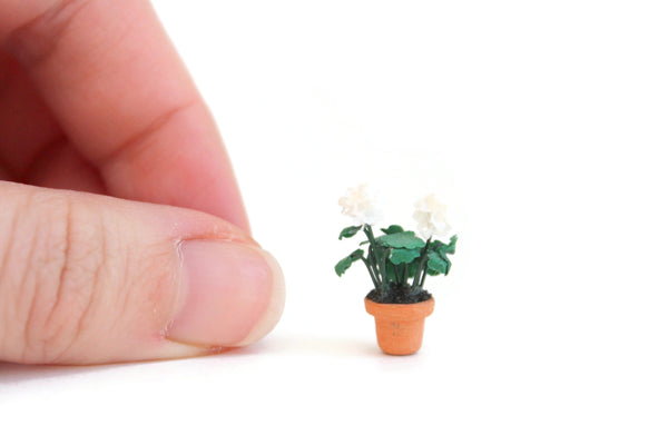 miniature potted plants in 1/24th scale Artisan-Made Vintage Half Scale 1:24 Miniature Dollhouse Potted Geranium Plant