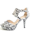 New Modcloth "Modern Your Horizons Heel" Black & White Abstract Print Shoes, Size 9