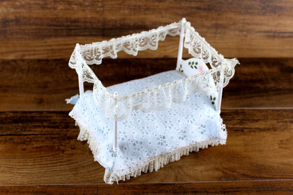 Vintage 1:12 Miniature Dollhouse White Four Poster Canopy Bed with Blue & Lace Bedding